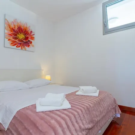 Zenta Apartment *